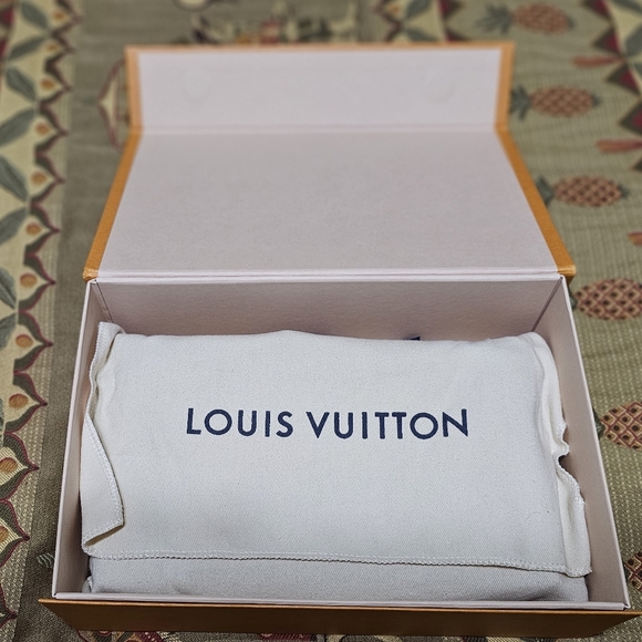 Mens LV X NBA Soft Trunk Wearable Wallet - Picture 11 of 16